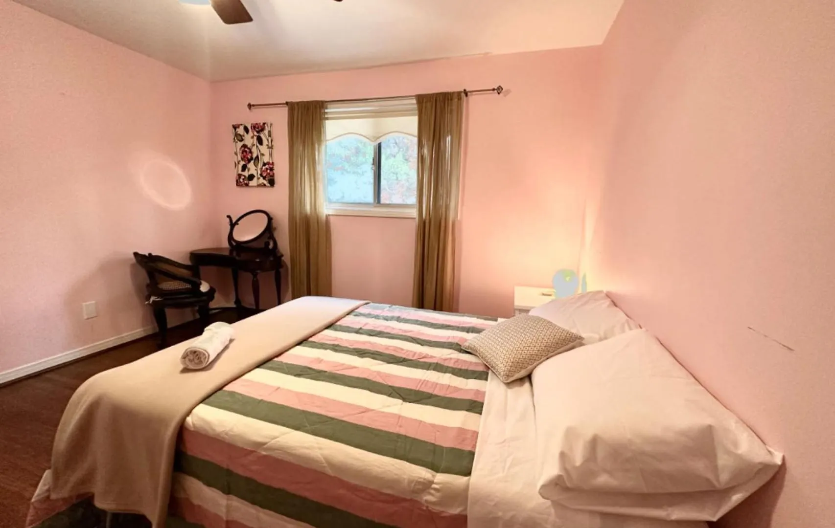Guest house Quiet Room With Shared Bathroom Near Bayview York Mills Toronto Canada