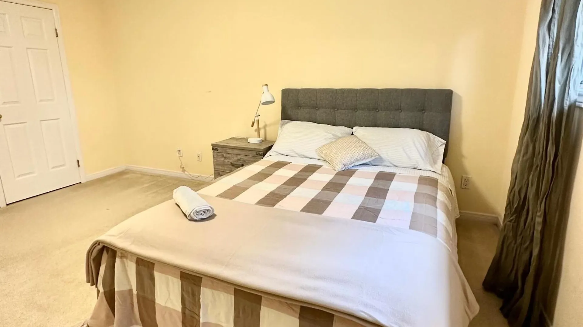 Quiet Room With Shared Bathroom Near Bayview York Mills Toronto