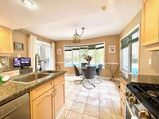Guest house Quiet Room With Shared Bathroom Near Bayview York Mills Toronto Canada