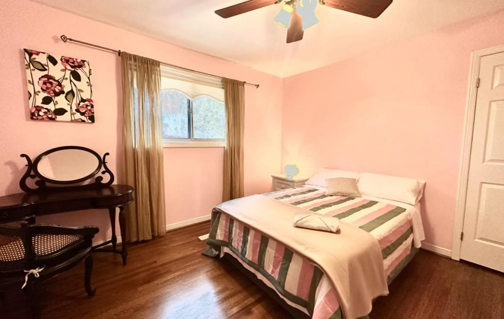 Quiet Room With Shared Bathroom Near Bayview York Mills Toronto
