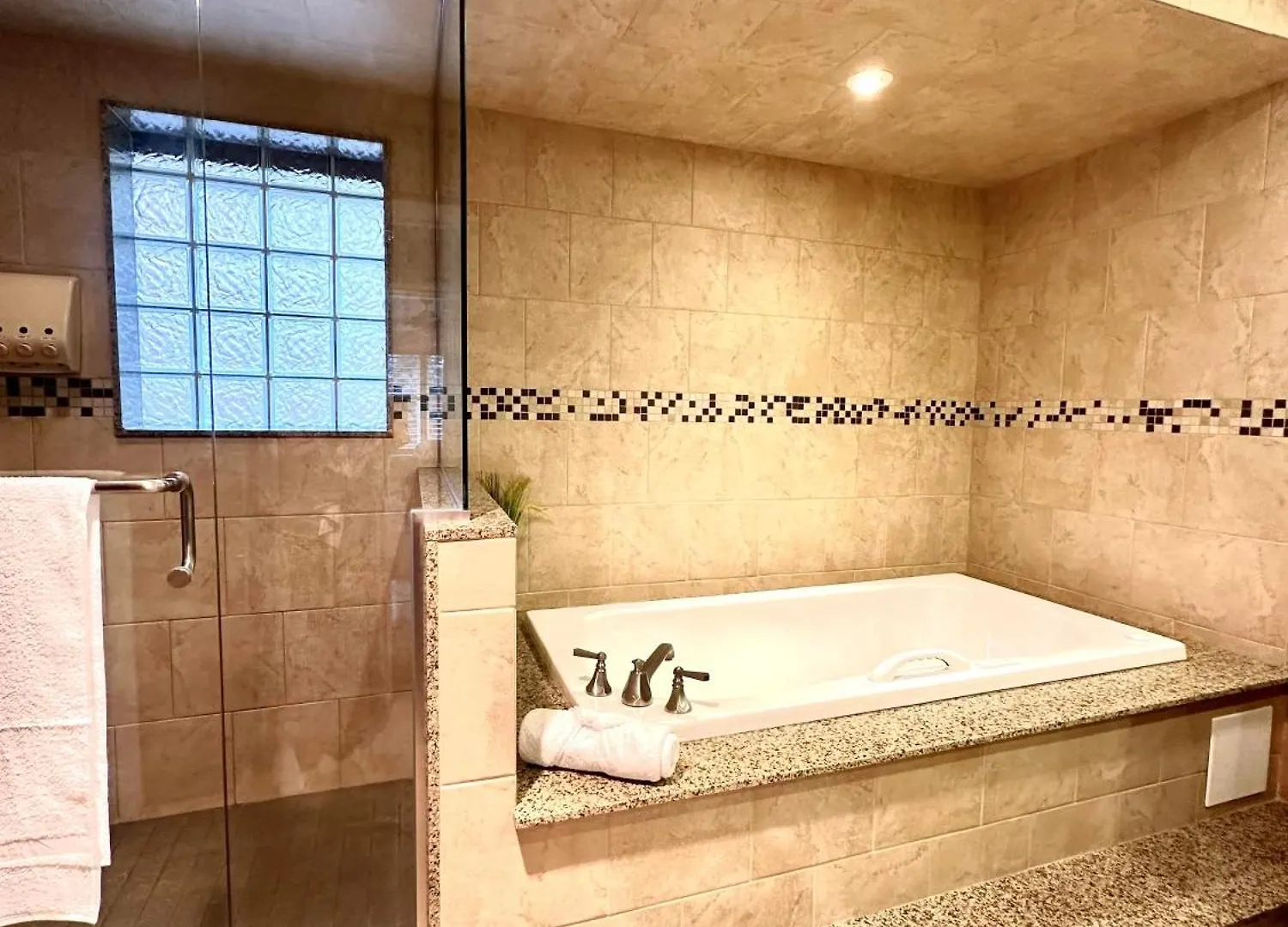 Quiet Room With Shared Bathroom Near Bayview York Mills Toronto Canada