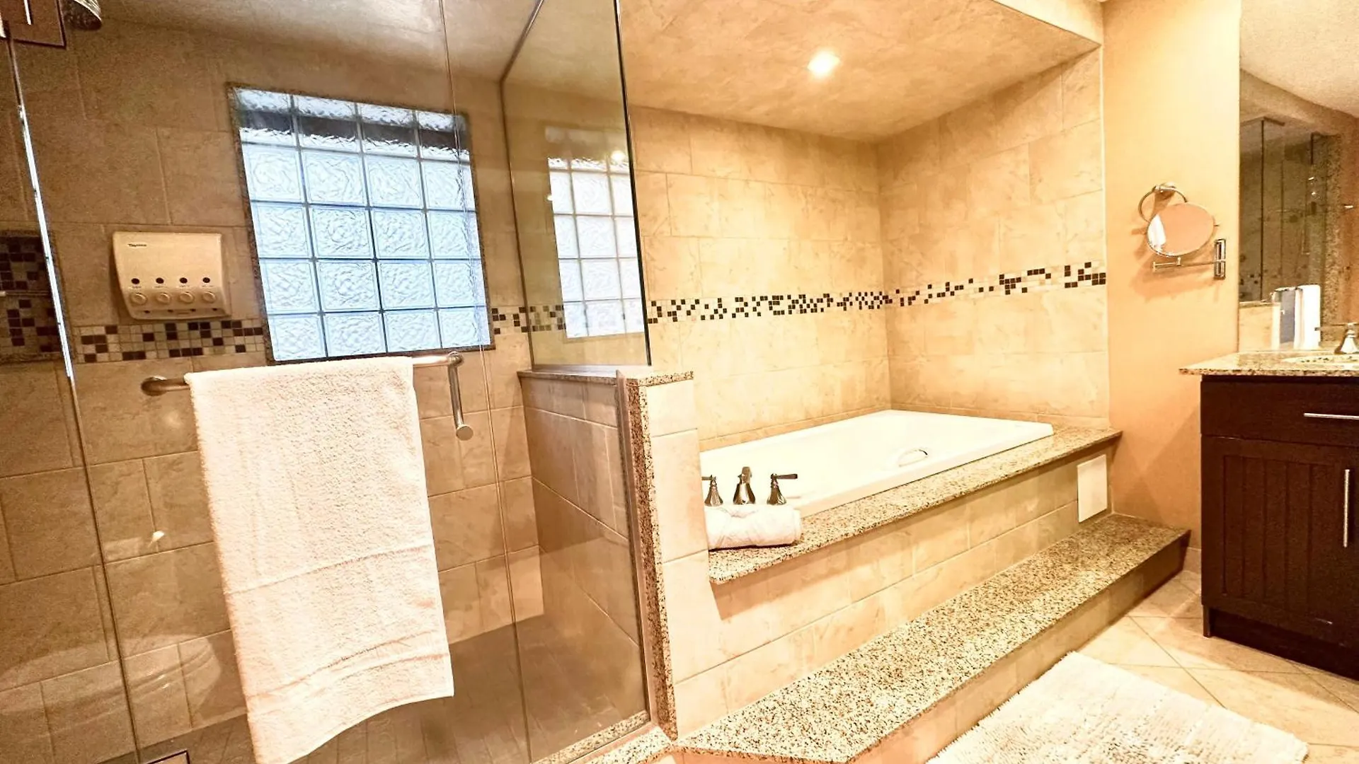 Quiet Room With Shared Bathroom Near Bayview York Mills Toronto Guest house
