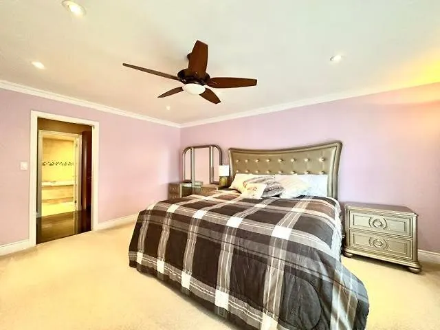 Quiet Room With Shared Bathroom Near Bayview York Mills Toronto 0*,  Canada