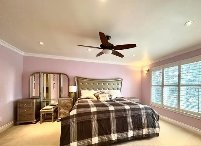 Quiet Room With Shared Bathroom Near Bayview York Mills Toronto Guest house