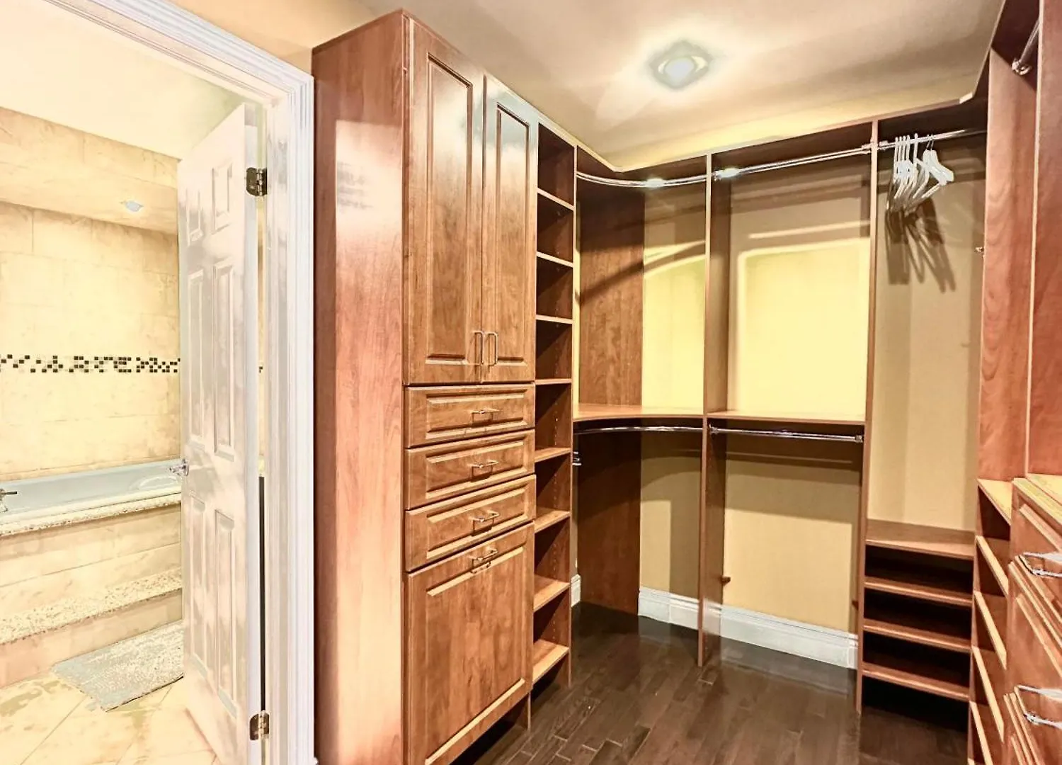 Guest house Quiet Room With Shared Bathroom Near Bayview York Mills Toronto