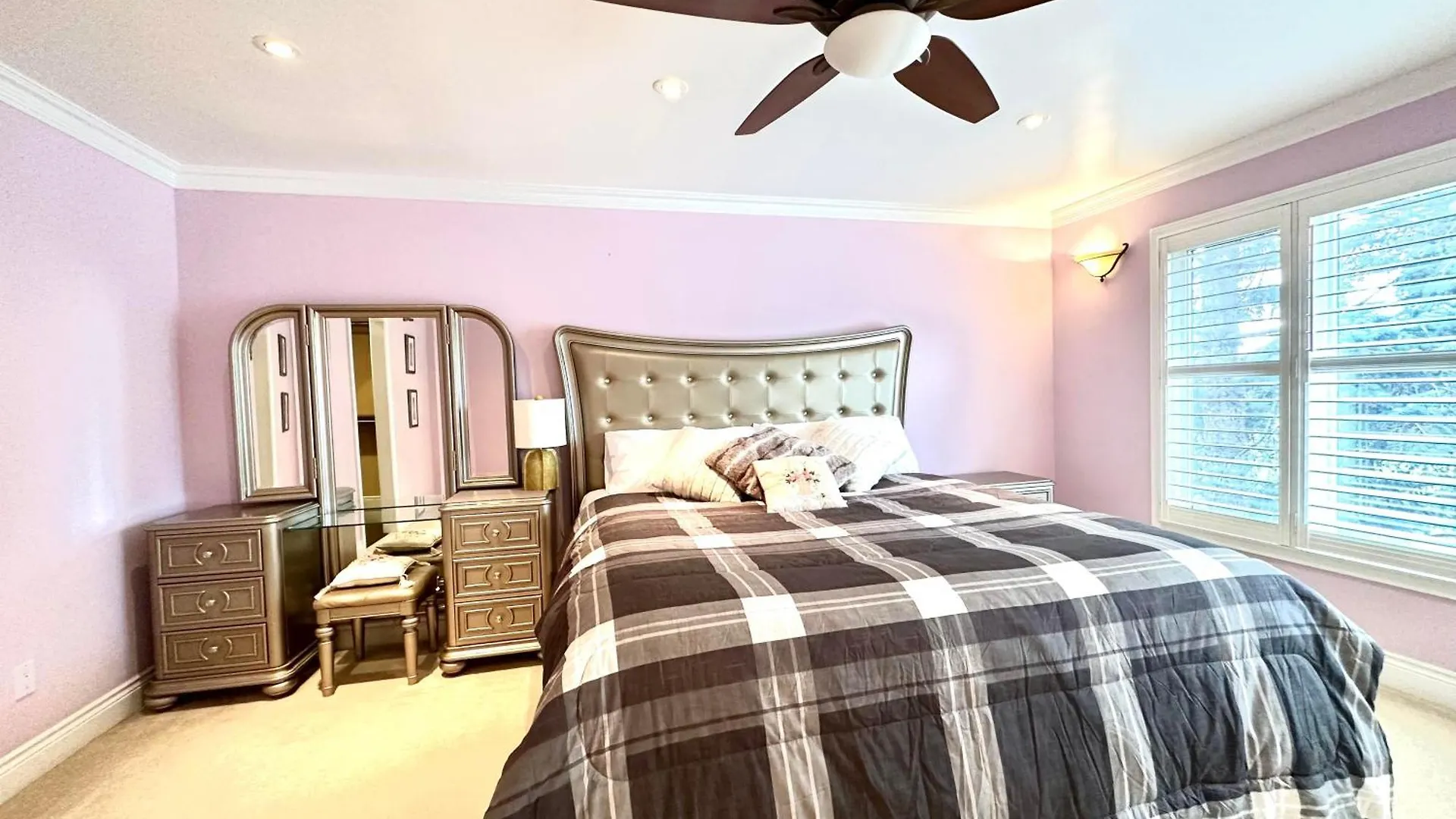 Guest house Quiet Room With Shared Bathroom Near Bayview York Mills Toronto